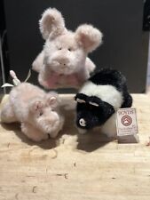 BOYDS COLLECTION OF PLUSH PIGGYS- Pinkerton P, Porker P & Hamlet the Pig picture