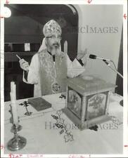 1978 Press Photo Reverend Moussa Mina before altar at St. Mark Coptic Church, TX picture