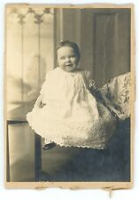 CIRCA 1880'S ANTIQUE CABINET CARD OF ADORABLE LITTLE BABY IN WHITE DRESS SMILING picture
