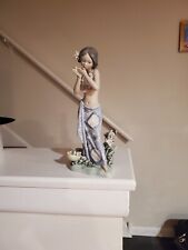 Lladro Aroma of the Islands Girl Figurine #1480 Hawaiana Oliendo Flores picture
