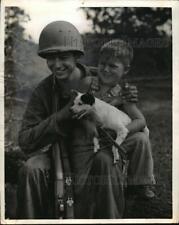 1942 Press Photo Henry Gonzales, Friend Tommy Tilley, and His Pal, Terrier Pup picture