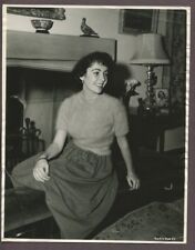 ELIZABETH LIZ TAYLOR Candid UK Photo ORIGINAL 1949 Glamour British Filming J1538 picture