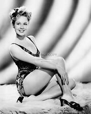 ACTRESS VIRGINIA MAYO - 8X10 PUBLICITY PHOTO (FB-745) picture