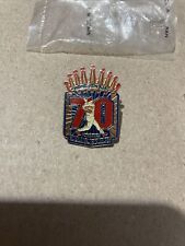 Vintage Collectible Mark McGwire Home Run King '98 Pin Back Lapel Pin Hat Pin picture