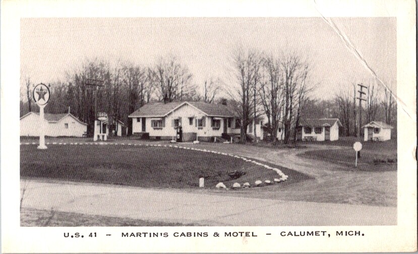 Vintage Postcard Martin's Cabins Motel Calumet MI Michigan Texaco U.S. 41  E-441