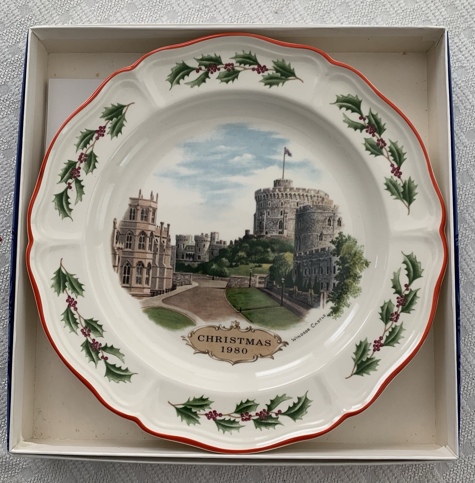 Christmas Wedgwood Plate Queen\'s Ware Windsor Castle The 1st Plate In Series NIB