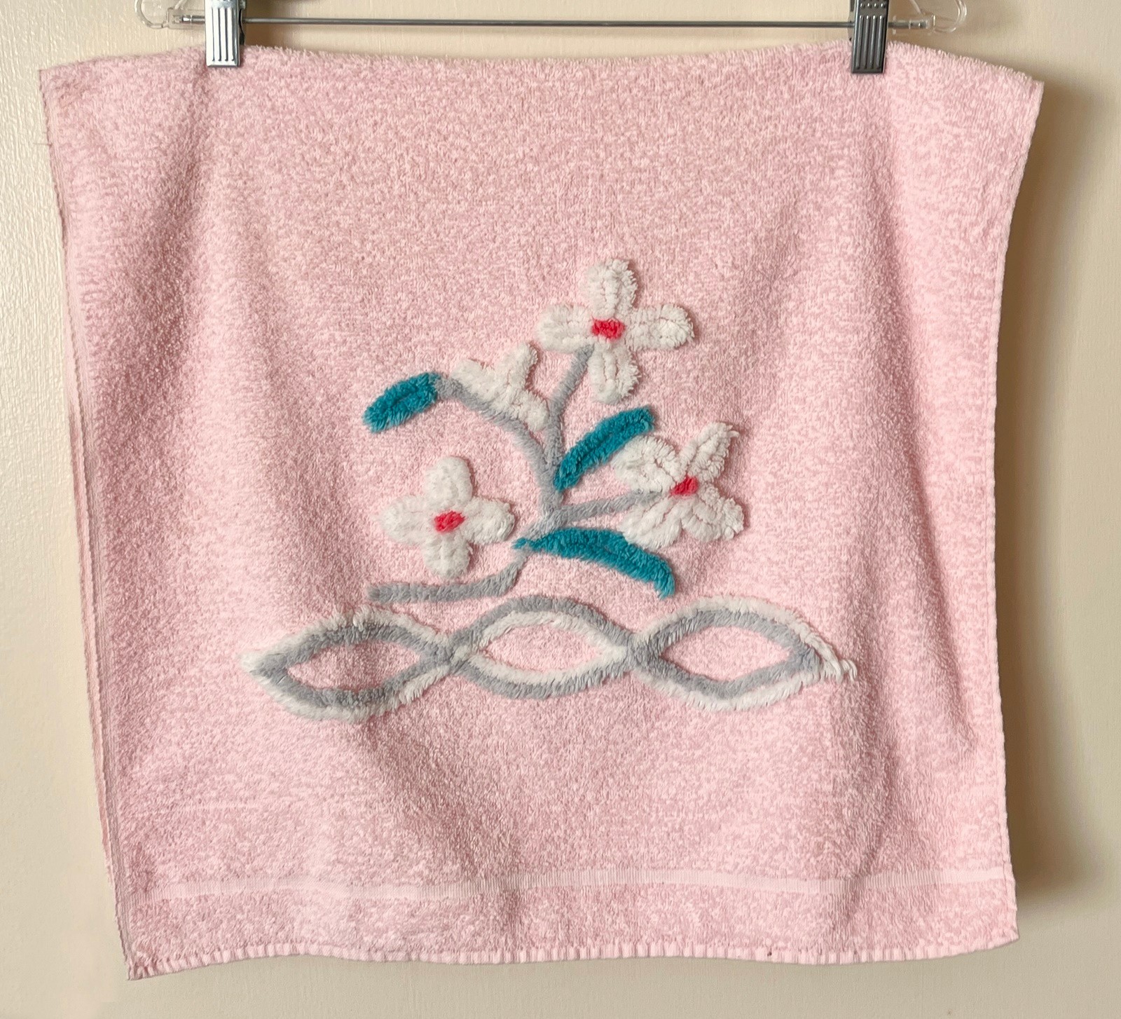 Vintage 1950\'s Cannon Pink All Cotton Bath Towel with Tufted Chenille Flowers