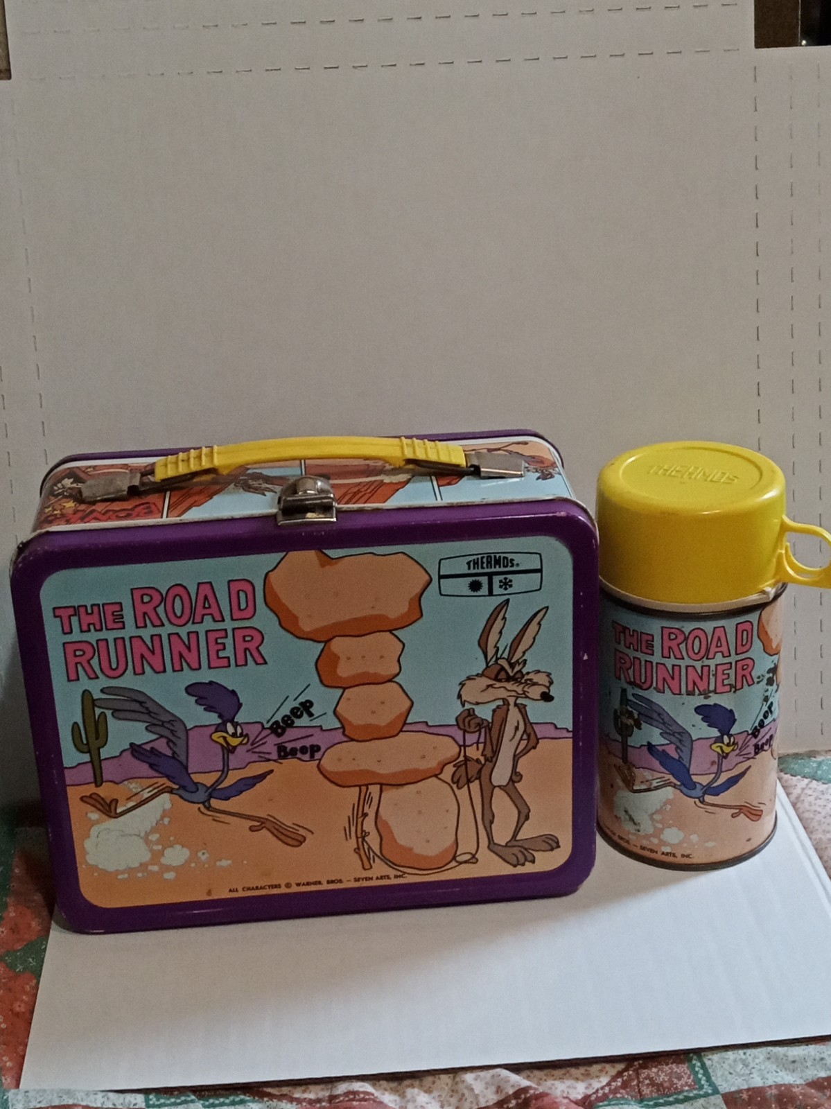Vintage  1973-THE ROAD RUNNER METAL LUNCHBOX C8, THERMOS C5