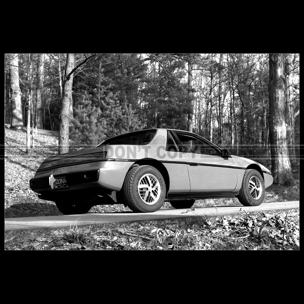 Photo A.010198 PONTIAC FIERO 1984-1988