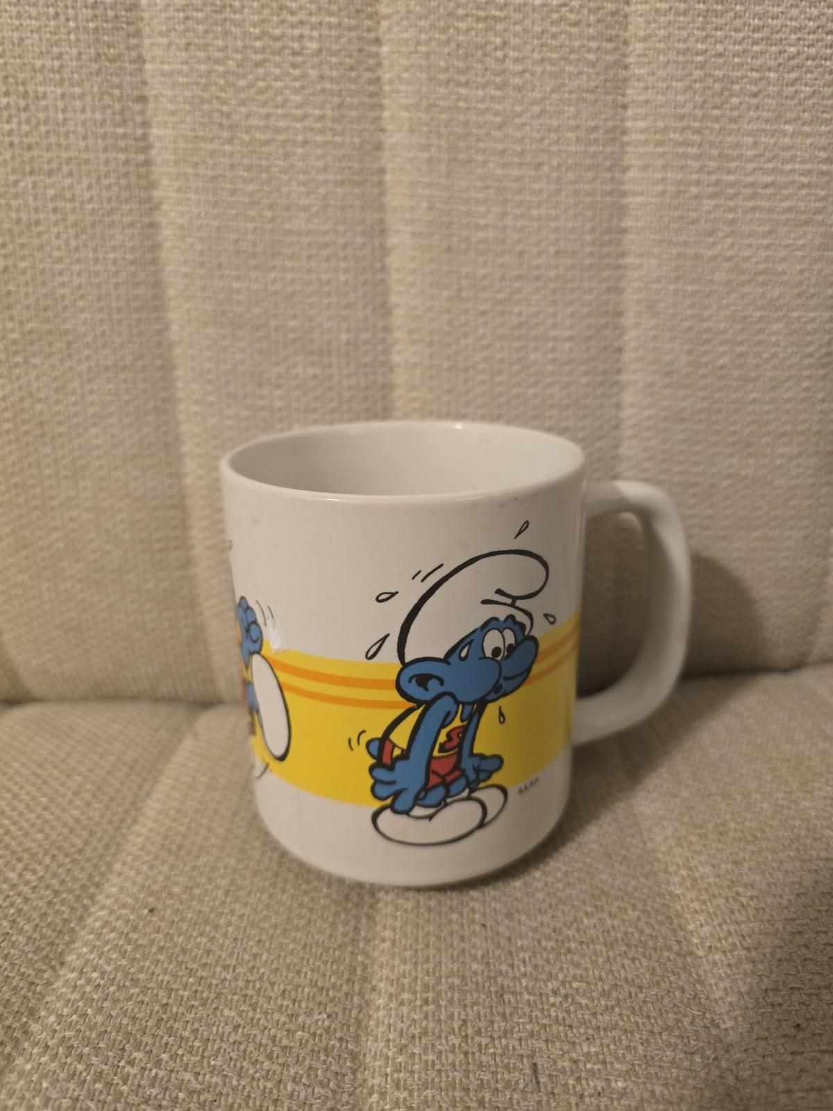 Vintage 1981 Ceramic Smurf Handled Mug Coffee Cup Running the Race Retro 70s/80s