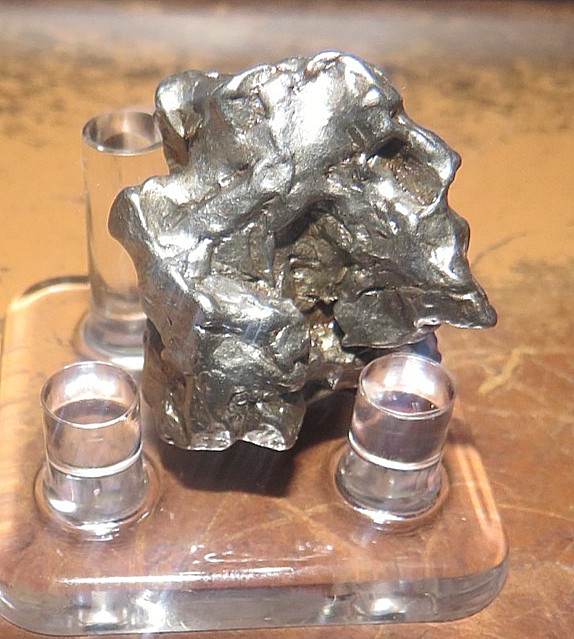 33 gm   CAMPO DEL CIELO METEORITE CRYSTAL  STAND LOWEST PRICE BEST QUALITY JAL