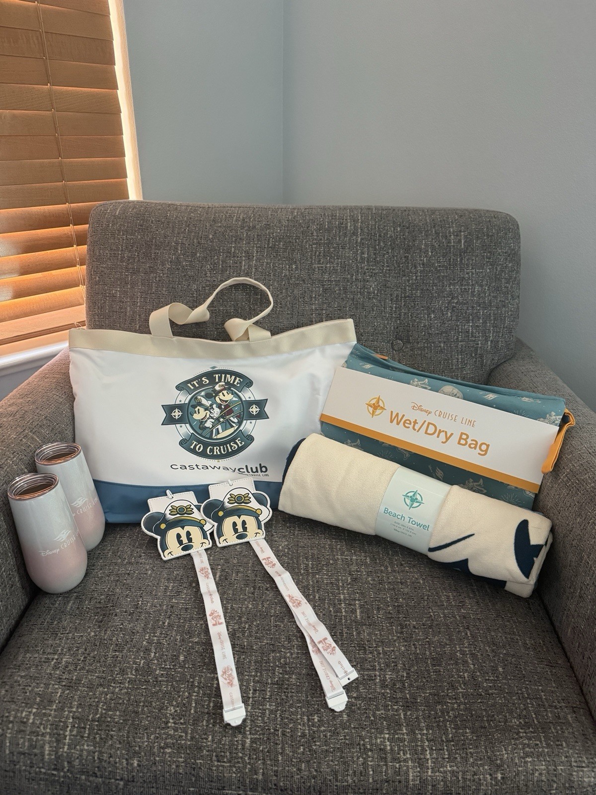 DCL Pearl Castaway Club Gift
