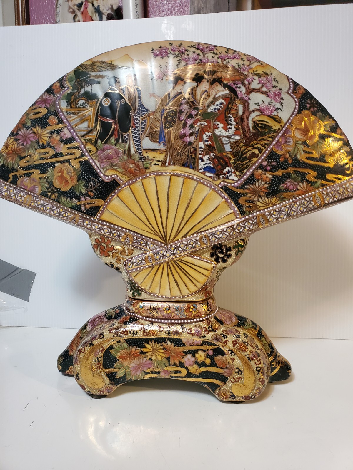 Vintage Hand Painted Chinese Porcelain Satsuma Base Decoration Magnificent Piece