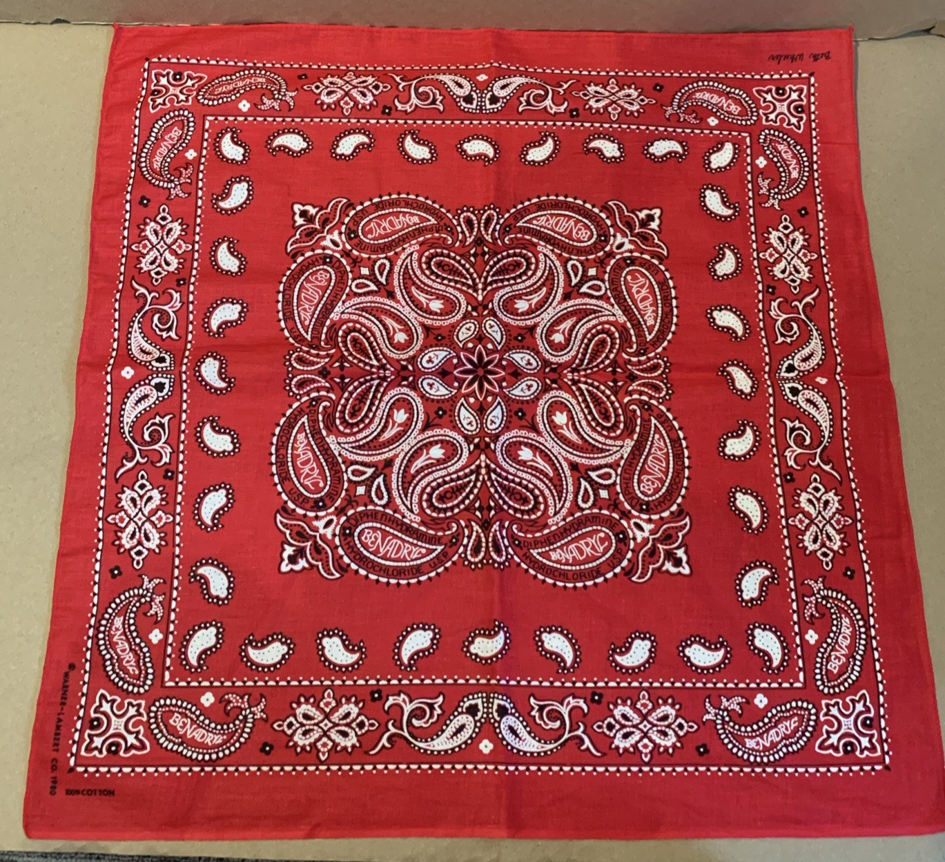 VTG 1980 Benadryl Bandanna Medicine Advertisement Red Beth Wheeler Warner Lamber