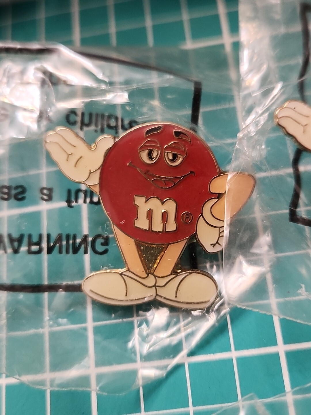 Vtg 1997 Red M & M   M & M 'S NOS Sealed Gold Tone Lapel Pin 