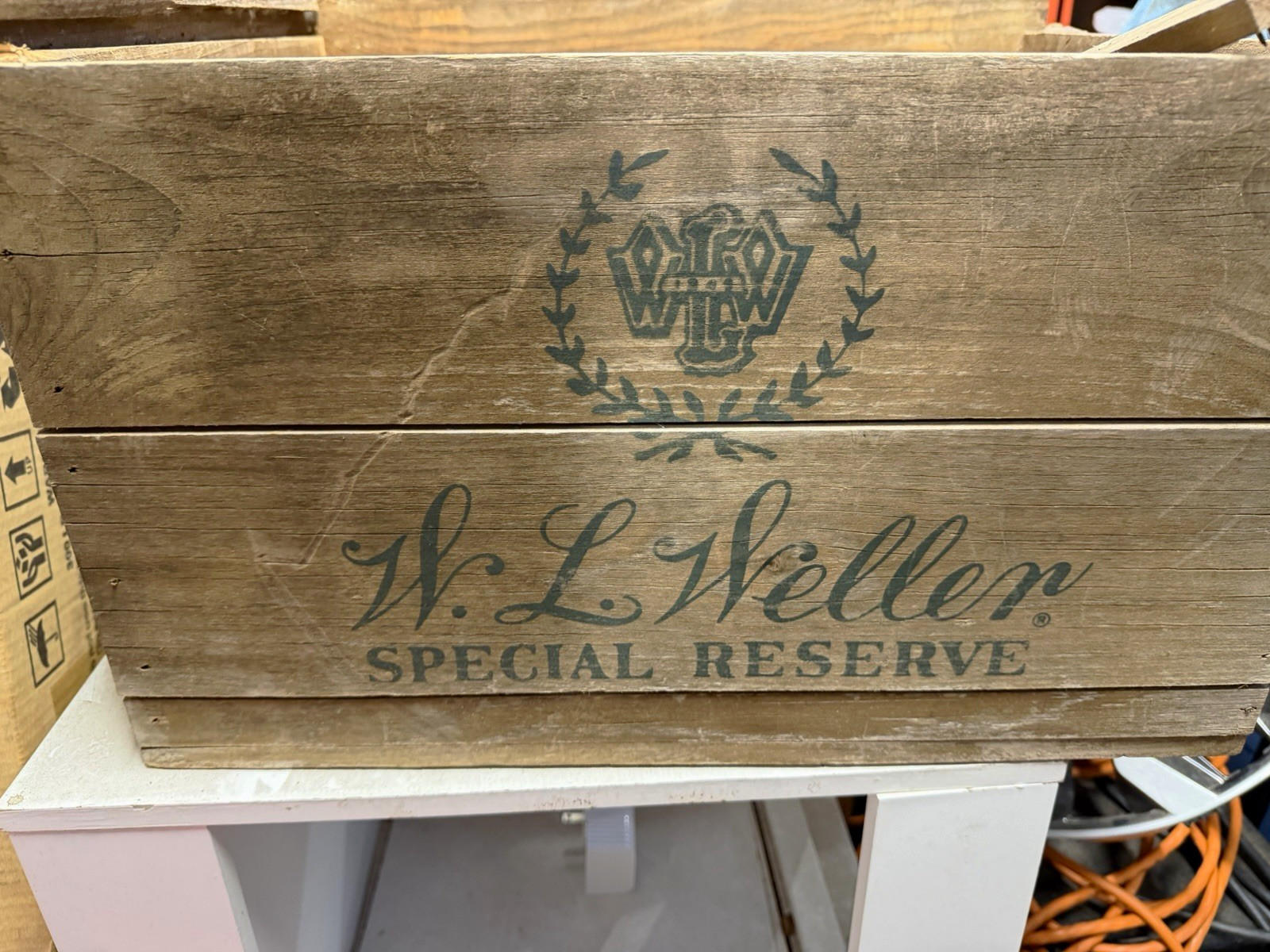 Rare W.L. Weller Special Reserve Wooden Crate Distillery Advertising Box w/ Logo