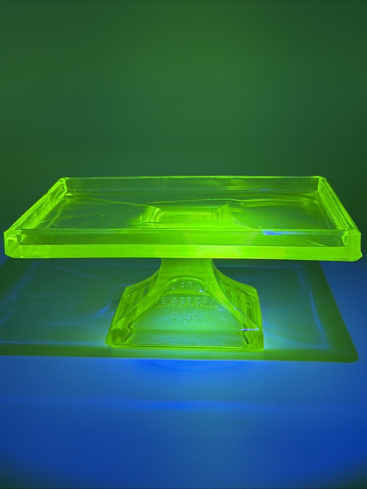 1900\'s CLARKS TEABERRY CHEWING GUM VASELINE/URANIUM GLASS DISPLAY CASE PEDESTAL