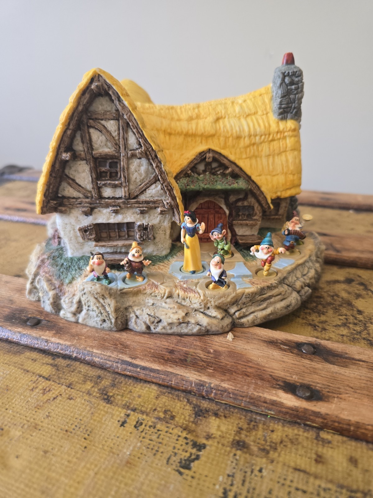 1987 Disney Snow White & Seven Dwarfs Cottage – Goebel Miniatures  Lim Edition