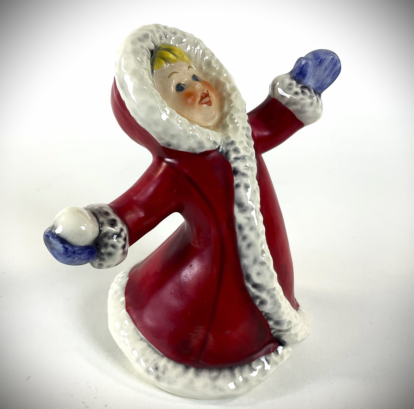 Goebel Christmas Figurine #11073 Girl Throwing Snowball TMK6 W Germany 1979-91