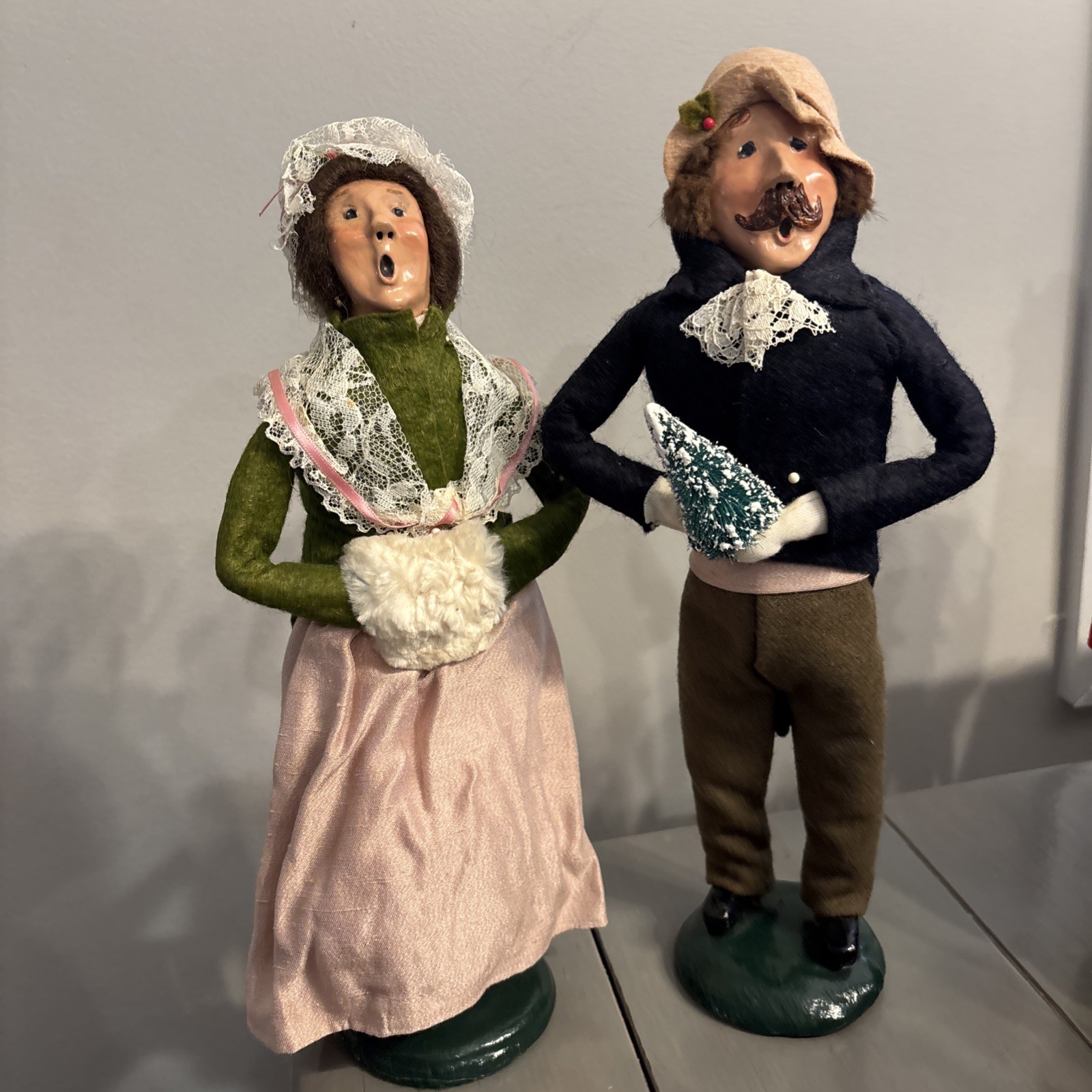 Vintage Byers Choice 1987 Man And Women Carolers