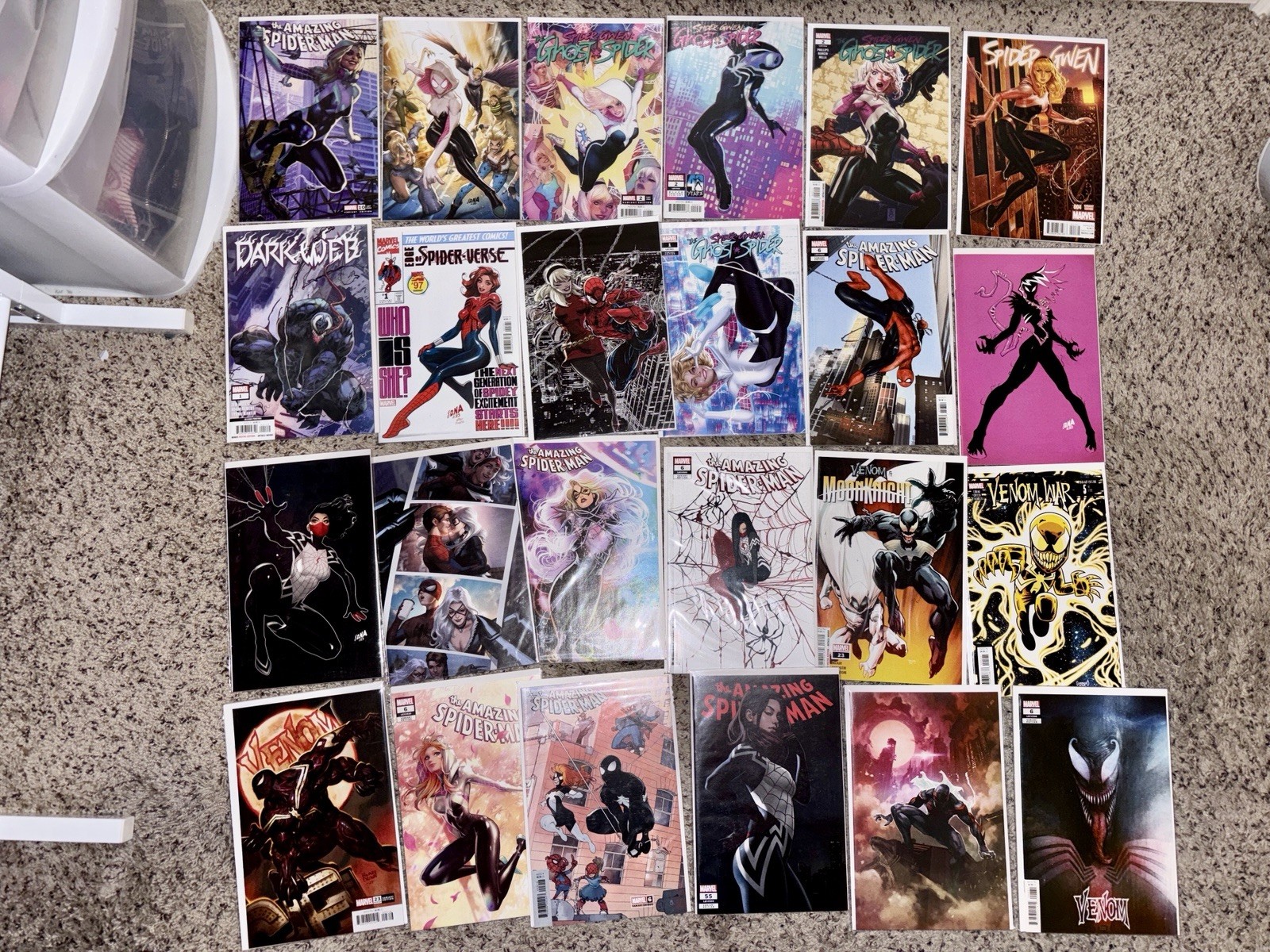 Marvel Spider-man, Spider-Gwen Ghost Spider, Venom Various Marvel Comics Lot
