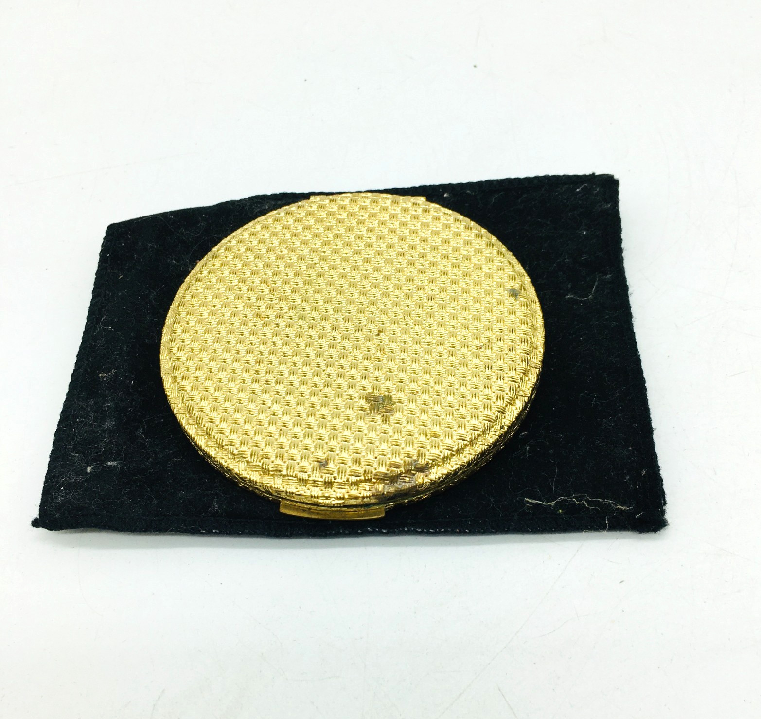 Beautiful Vintage Vivian Woodard Gold Toned Powder Compact Mirror w/ Puff MINT Beautiful Vintage Vivian Woodard Gold Toned Powder Compact Mirror w/ Puff MINT