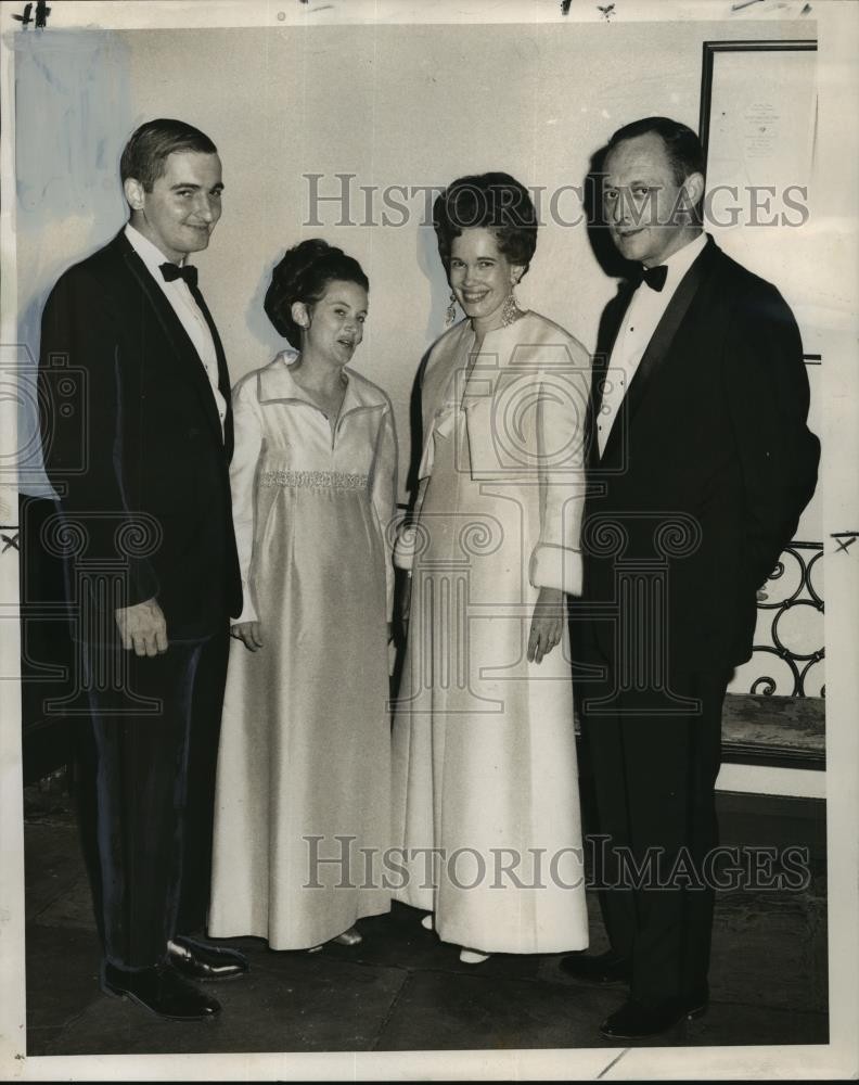 1969 Press Photo New Orleans Opera House Association Guild - Dinner Event 1969 Press Photo New Orleans Opera House Association Guild - Dinner Event