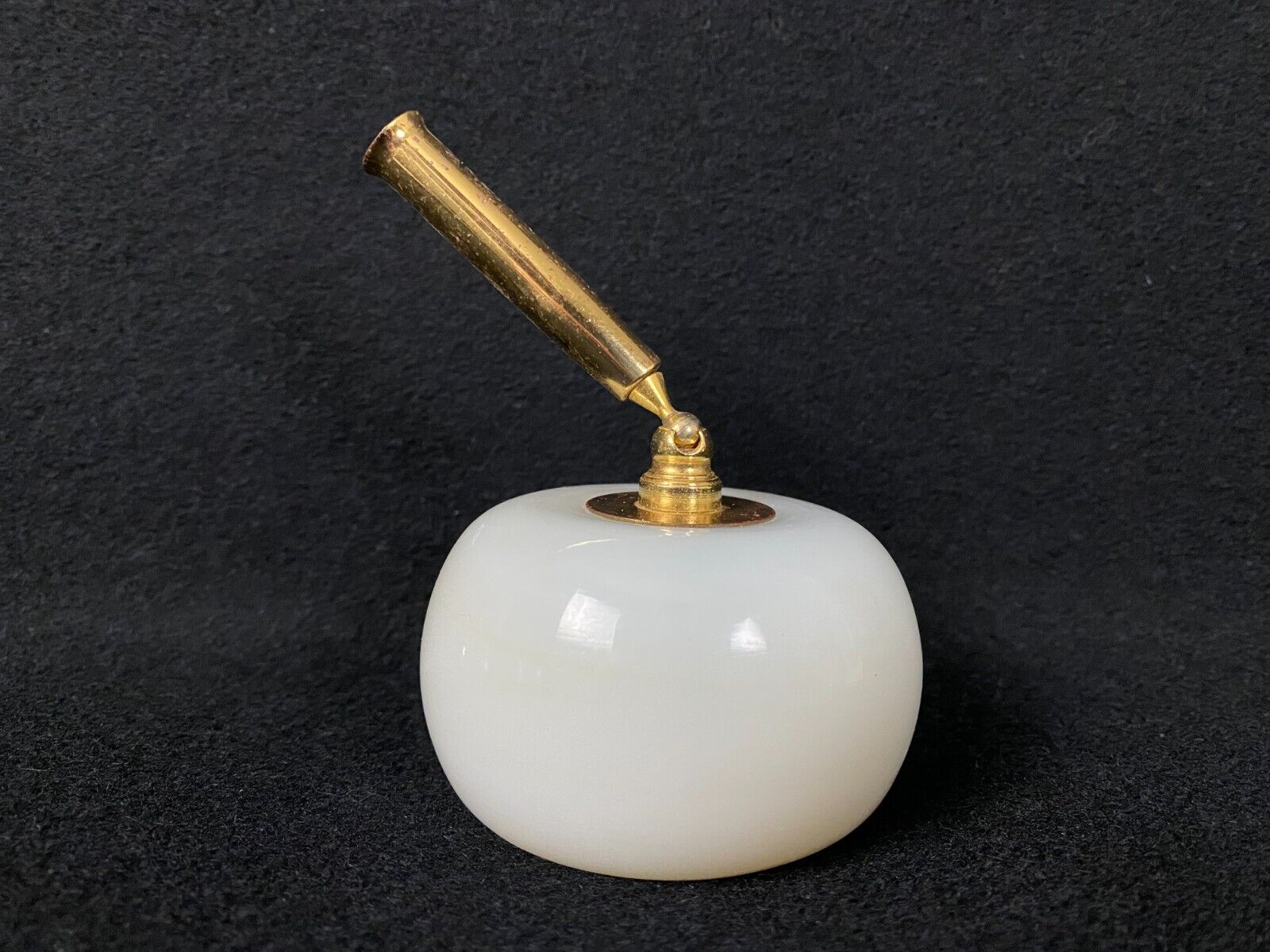 Vintage Fountain Pen White Round Faux Marble Desk Holder