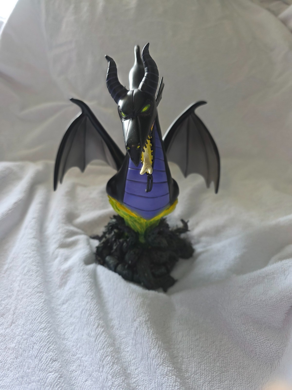 VERY RARE 0126 of 3000 WDW Showcase Grand Jester Studios Maleficent as a Dragon VERY RARE 0126 of 3000 WDW Showcase Grand Jester Studios Maleficent as a Dragon