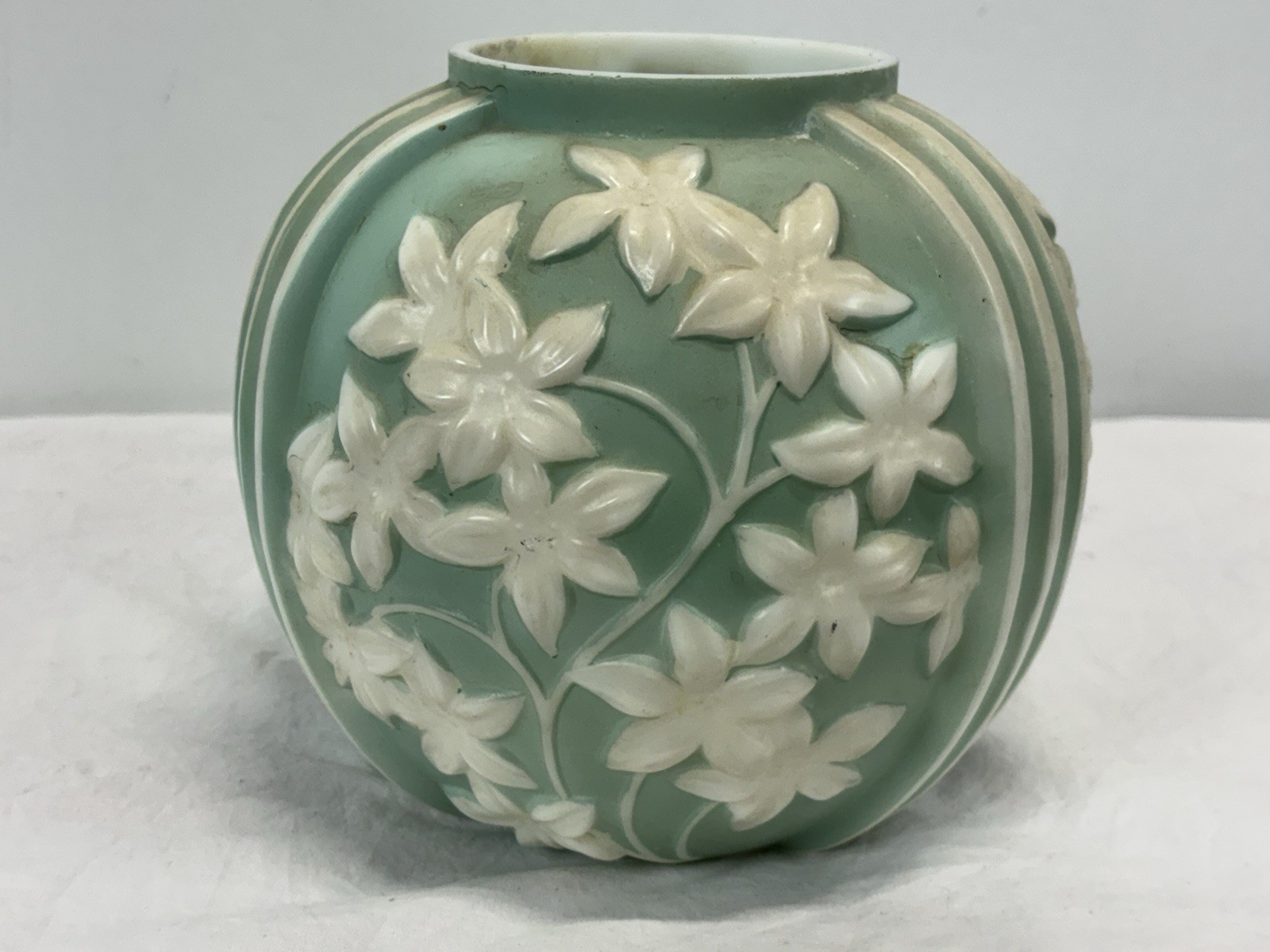 Vintage Phoenix Glass Sculptured Artware Star Flower Vase in Pastel Green