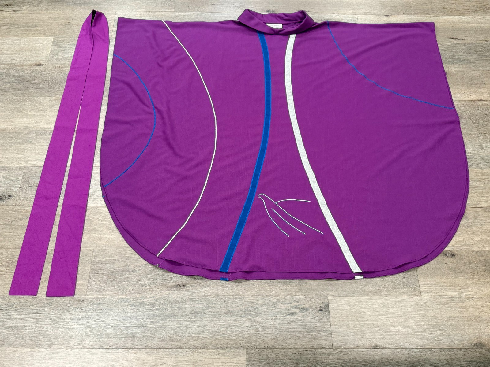 PURPLE CHASUBLE WITH GRAY AND BLUE ACCENTS + STOLE PURPLE CHASUBLE WITH GRAY AND BLUE ACCENTS + STOLE