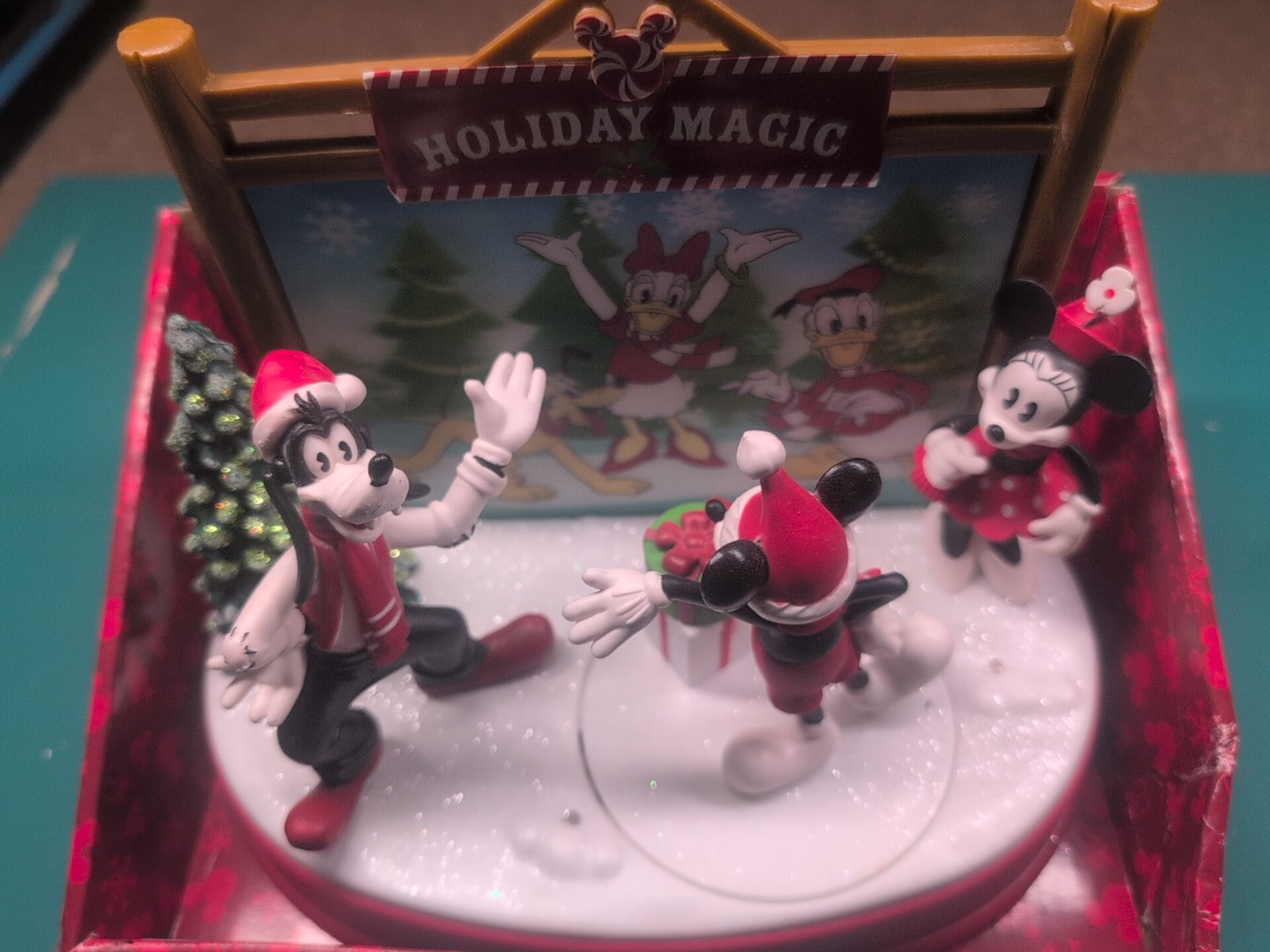 🎄Disney “Holiday Magic” Figurine – Mickey & Minnie Christmas 