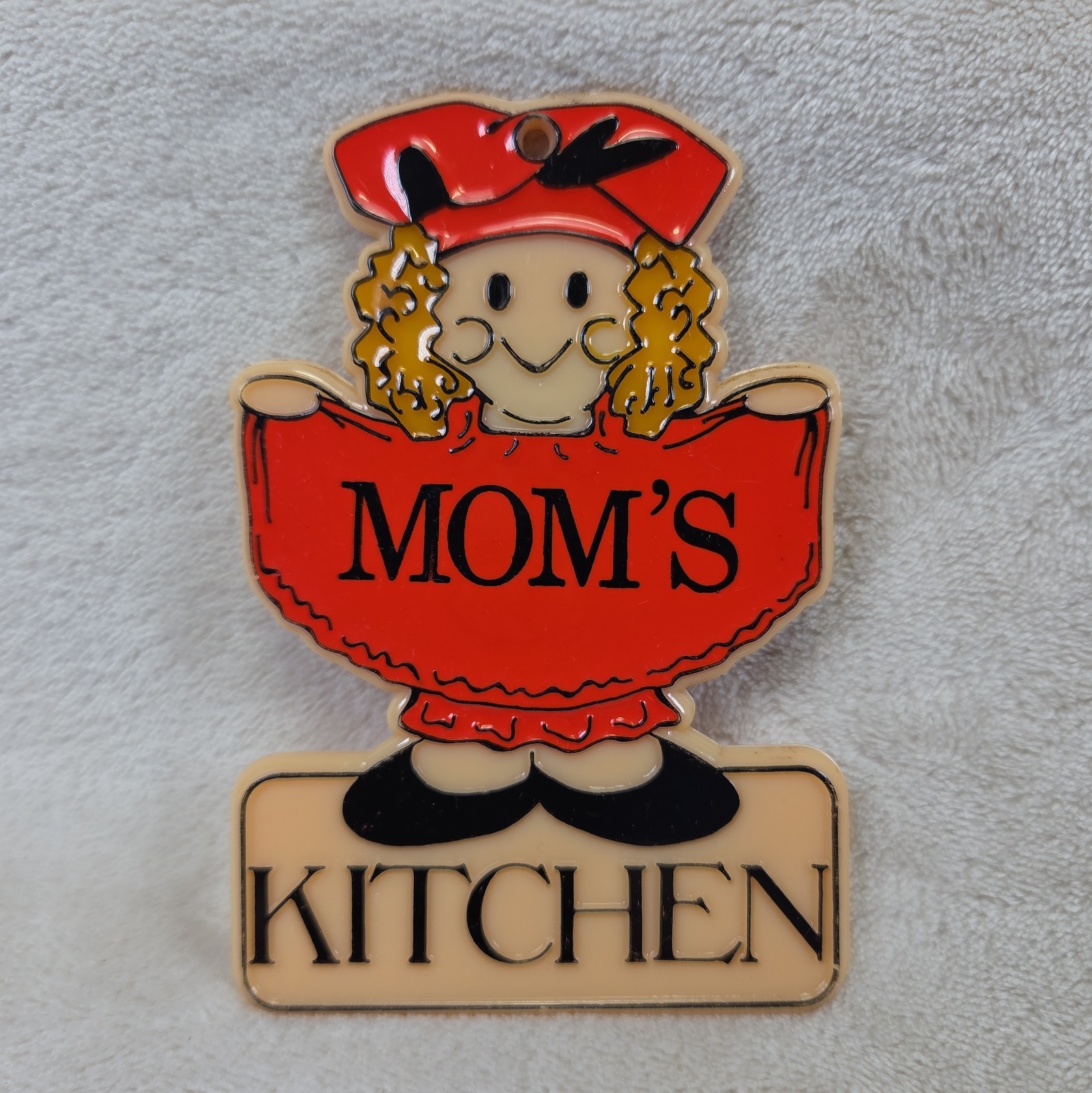 Title: Vintage 1983 Bromac Mom's Kitchen Figural Refrigerator Magnet Red Bonnet Title: Vintage 1983 Bromac Mom's Kitchen Figural Refrigerator Magnet Red Bonnet