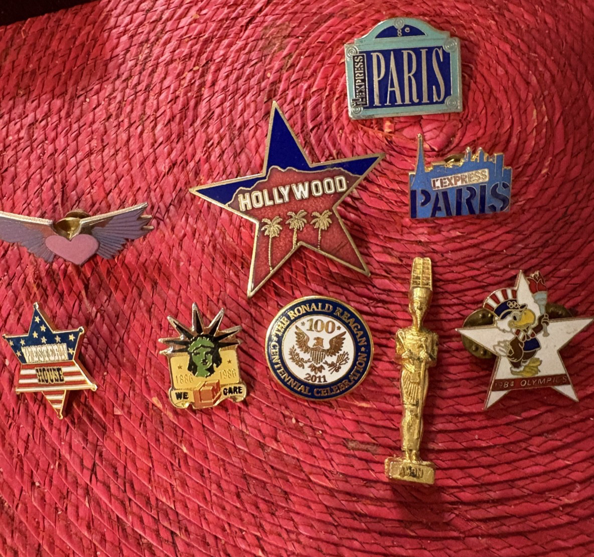8 VINTAGE SOUVENIR  LAPEL PINS LOT ENAMEL PLUS STATUE..ronald reagan,more LOOK