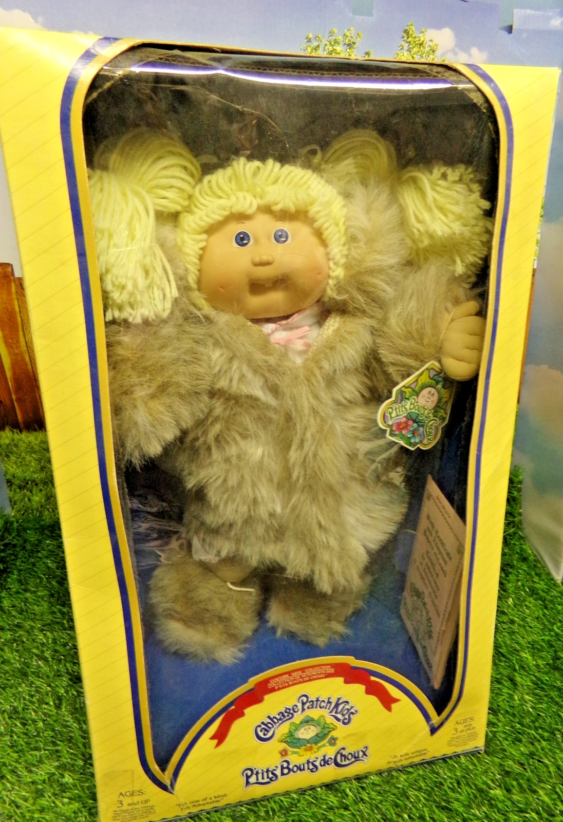 CABBAGE PATCH KIDS coleco girl blond W/CERTS FRENCH IN COAT AND BOXED DISPLAYED