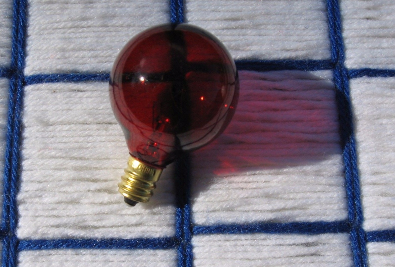 BOXof 25 new C7 clear RED 130V CHRISTMAS LIGHT bulb 10w Round Globe G12.5 nose
