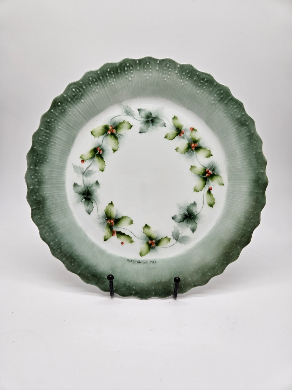 1982 Hand Painted Christmas Mistletoe Decorative Plates Set of 3