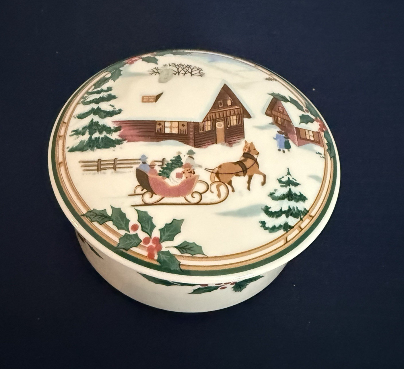 Vintage Mikasa Christmas Magic Covered Candy/Trinket Dish Sleigh Scene Collect
