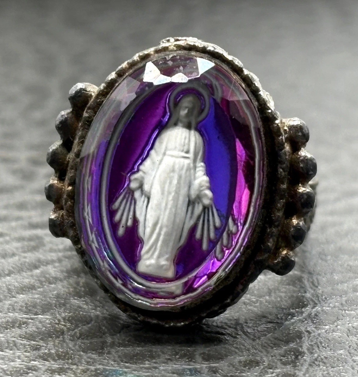 Vintage Virgin Mary Miraculous Medal Glass Cameo Iridescent Ring Silver Tone Vintage Virgin Mary Miraculous Medal Glass Cameo Iridescent Ring Silver Tone