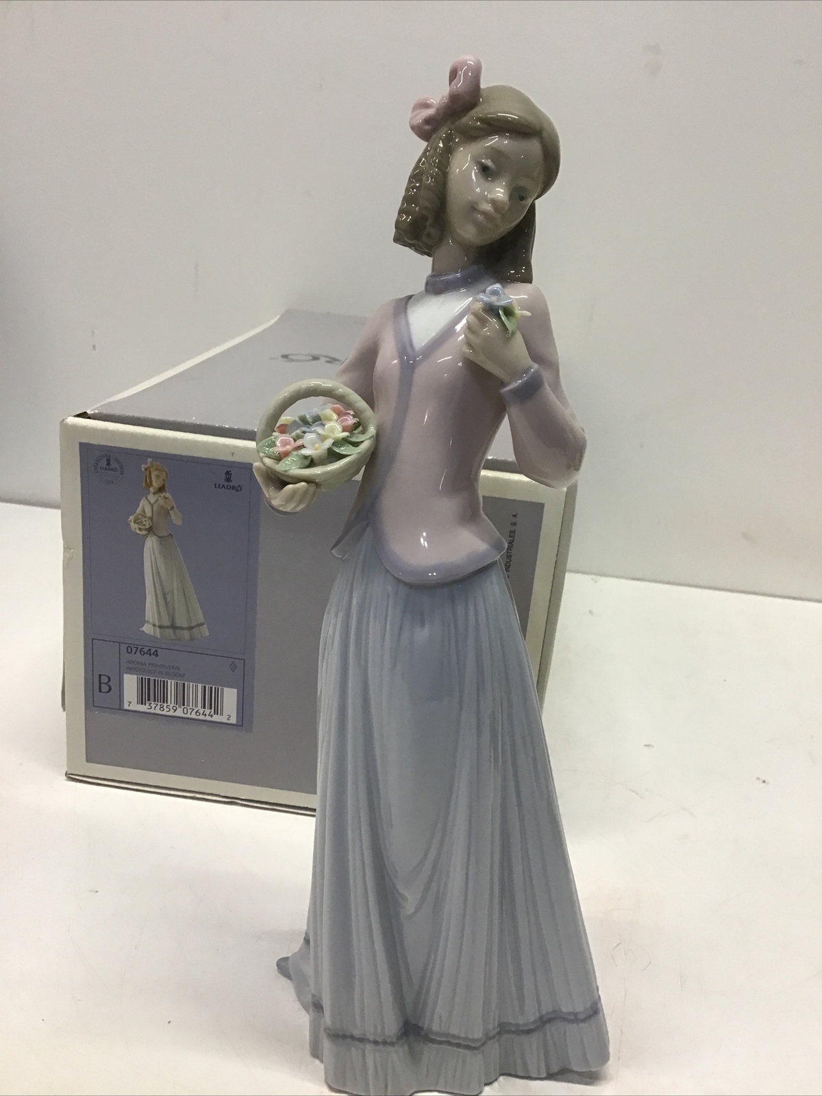 Llardo 7644 Innocence In Bloom 1996 Collector Society Original Box MintCondition