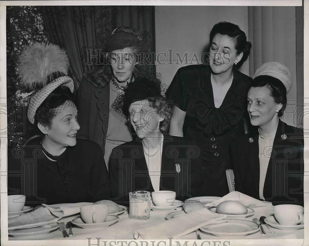 1946 Press Photo Peoples Mandate Committee Luncheon, Mrs. C. Pepper, M. Vernon