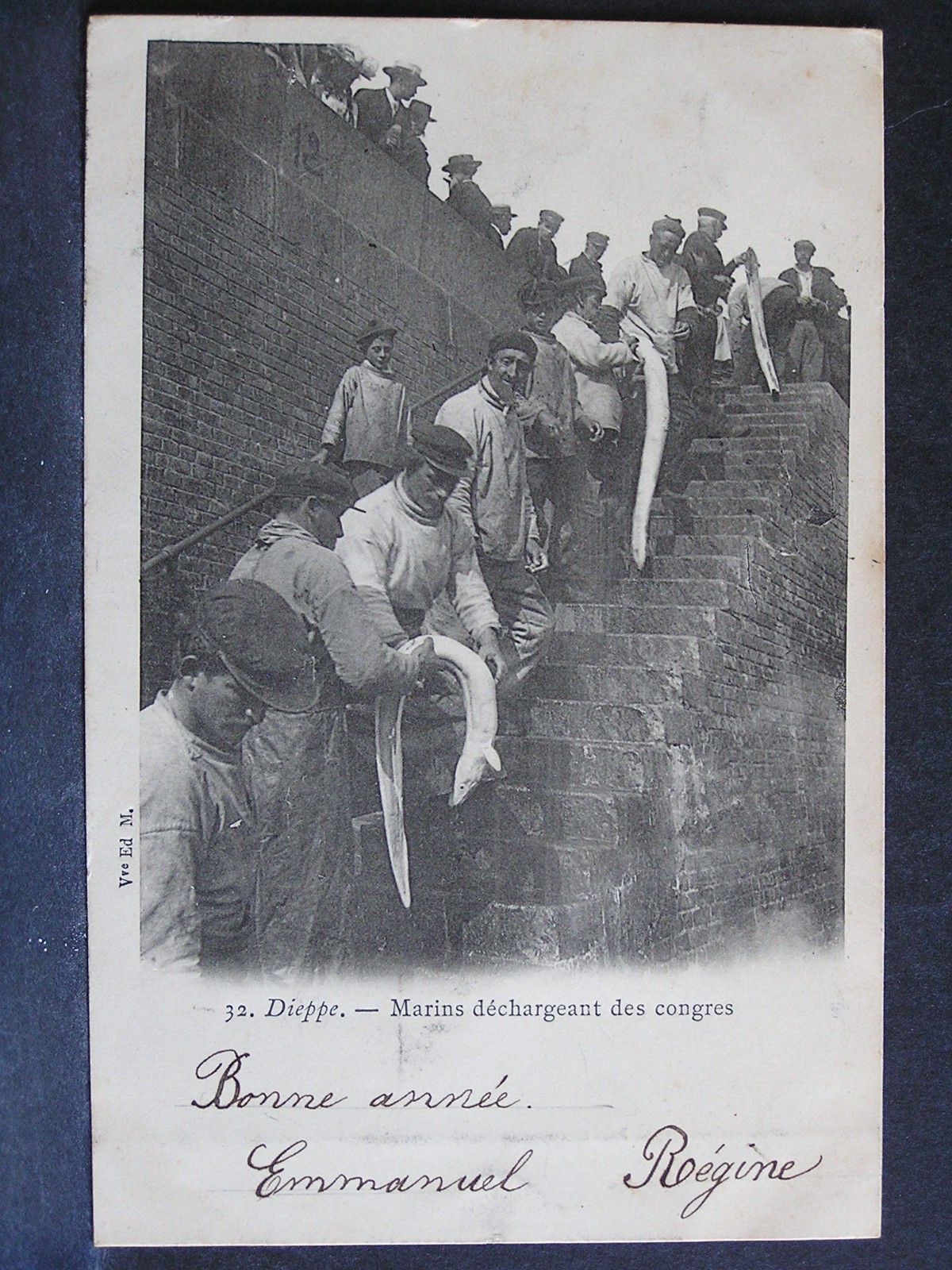 Old postcard - 76 - Dieppe - Sailors unloading Congresses. Animated...