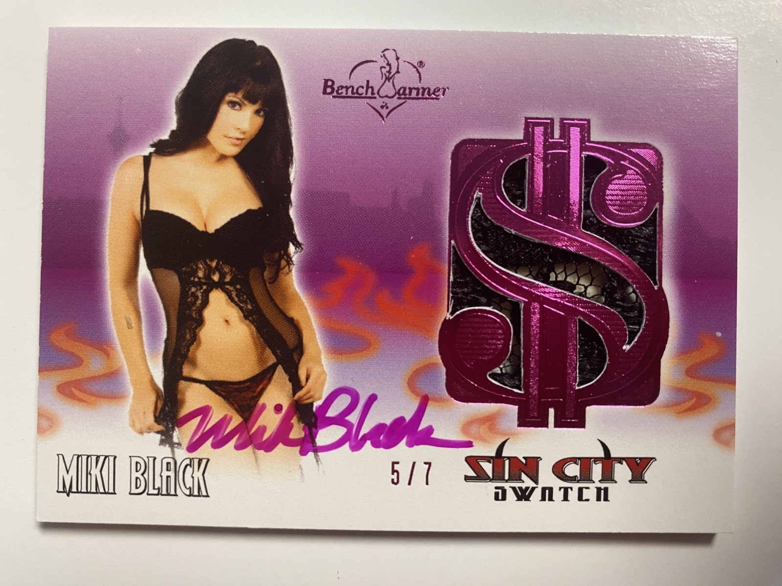 MIKI BLACK  :  BENCHWARMER -VEGAS SIN CITY = AUTOGRAPH  & SWATCH Card ( 5/7 )