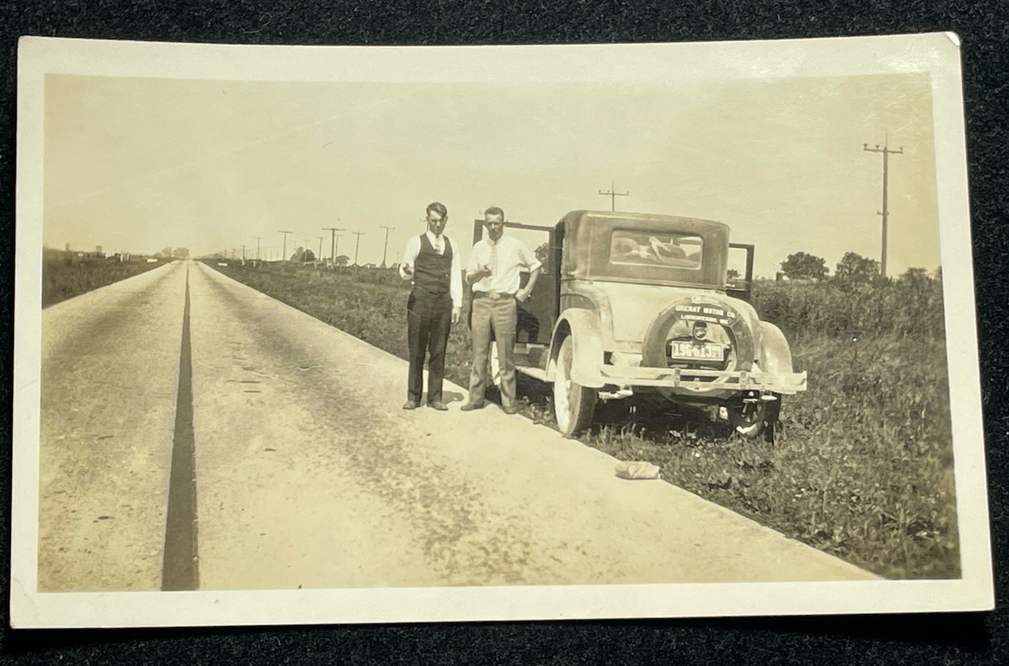 1927 LICENCE PLATE INDIANA OLD CAR FROM DEALER LAWRENCEBERG,IN PHOTO IMAGE P121 1927 LICENCE PLATE INDIANA OLD CAR FROM DEALER LAWRENCEBERG,IN PHOTO IMAGE P121