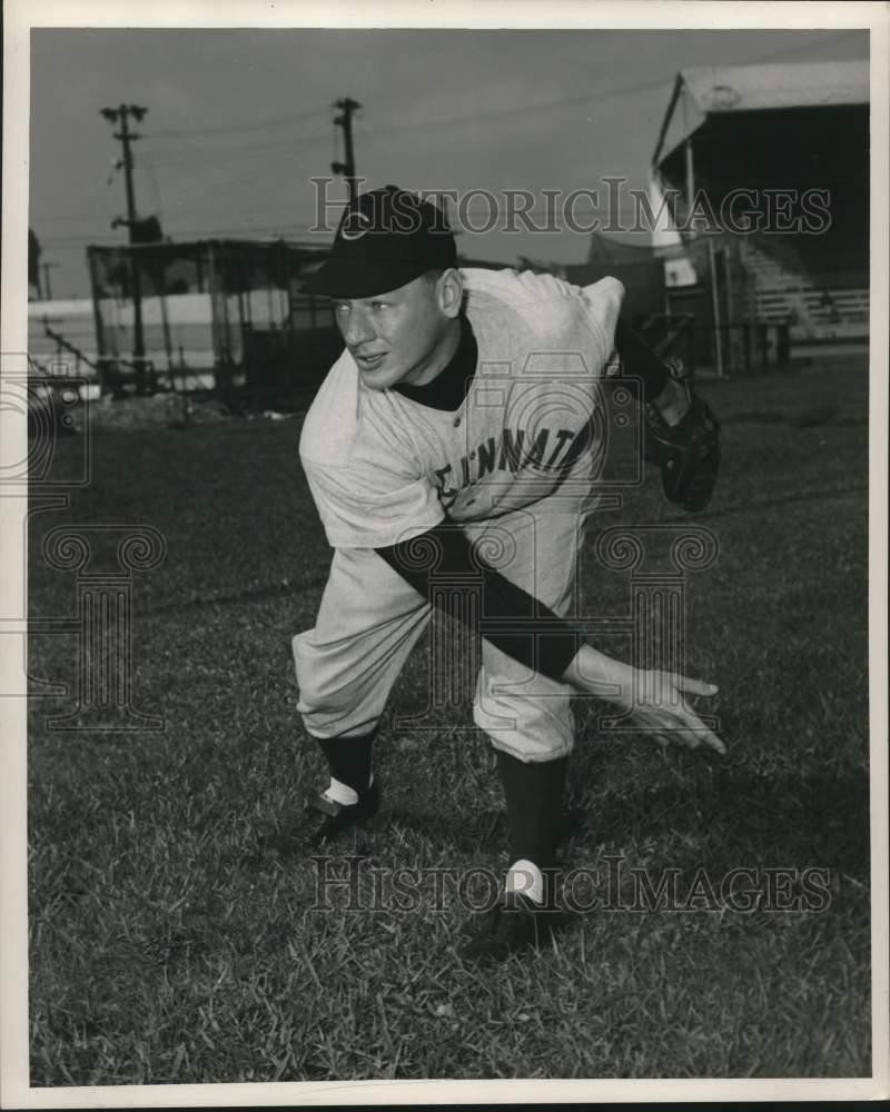 1952 Press Photo Frank Hiller of the Cincinnati Reds - lrs09394 1952 Press Photo Frank Hiller of the Cincinnati Reds - lrs09394