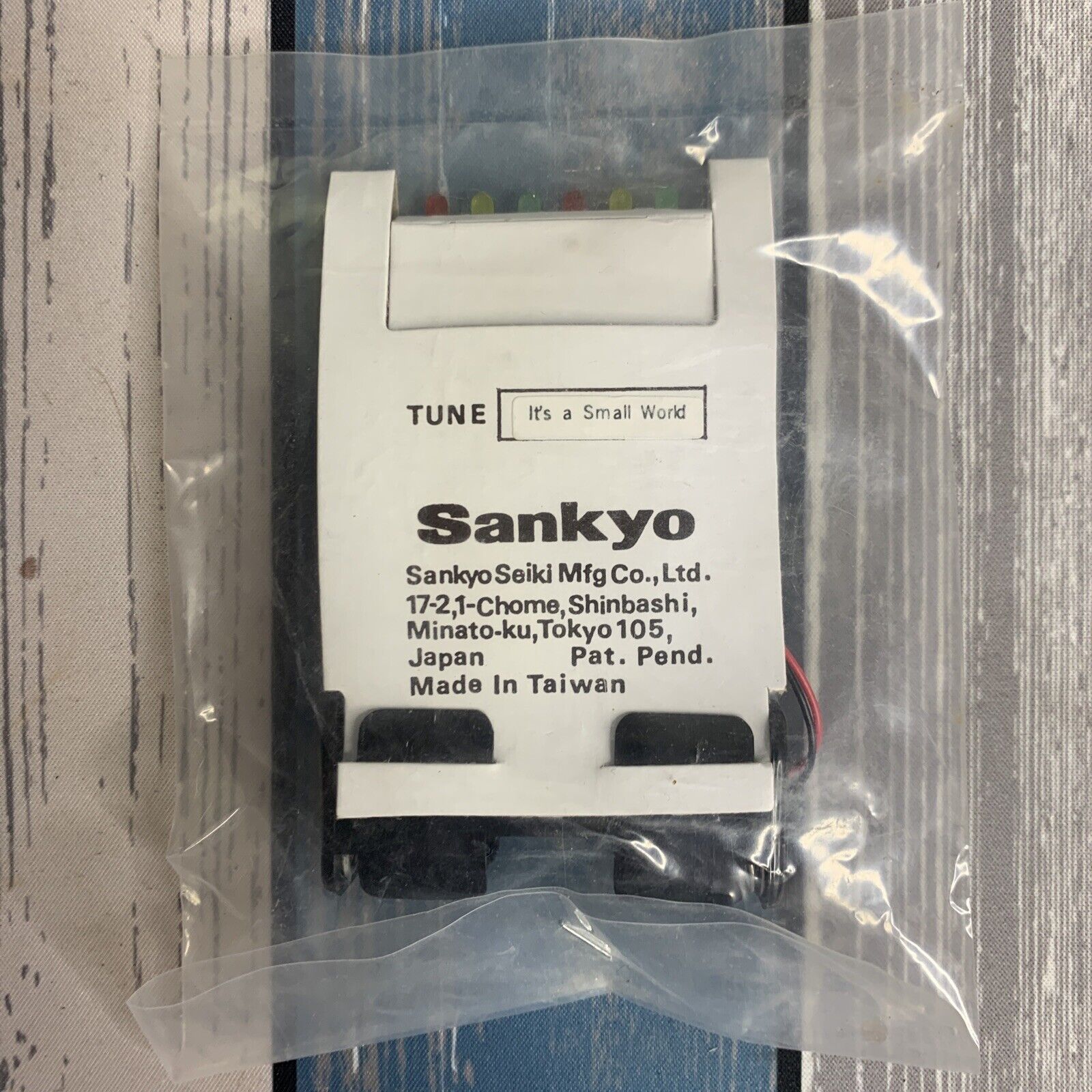 Sankyo Music Box LED Lights Christmas Plays IT\'S A SMALL WORLD Replacement Mecha