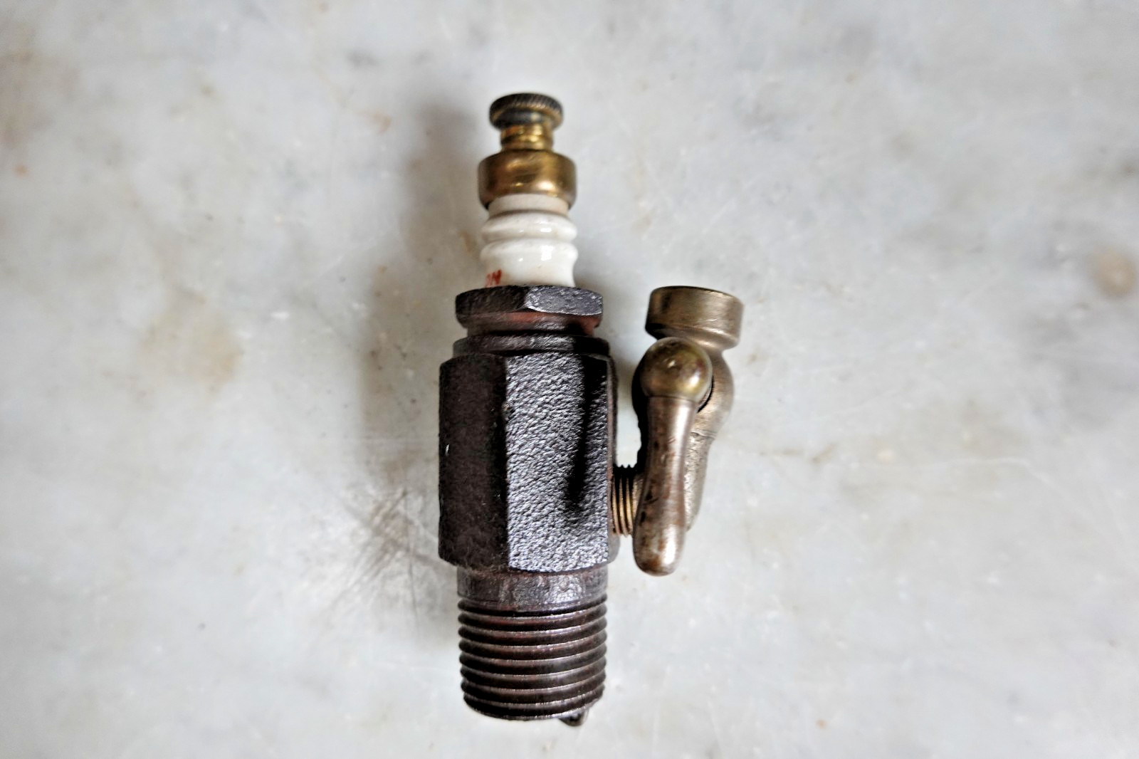 Antique CHAMPION GAS FUEL PRIMING CUP SPARK PLUG Automobile Hit-Miss-Engine