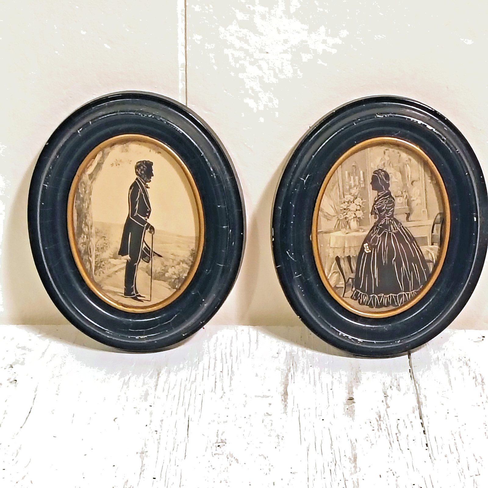 Vintage Colonial Silhouette Portrait Wall Plaques Oval Framed Pair Cottage Decor
