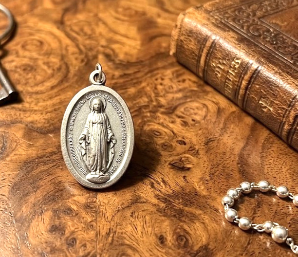 Vintage Miraculous Medal Pendant Mary Immaculate Silver Plated 1\