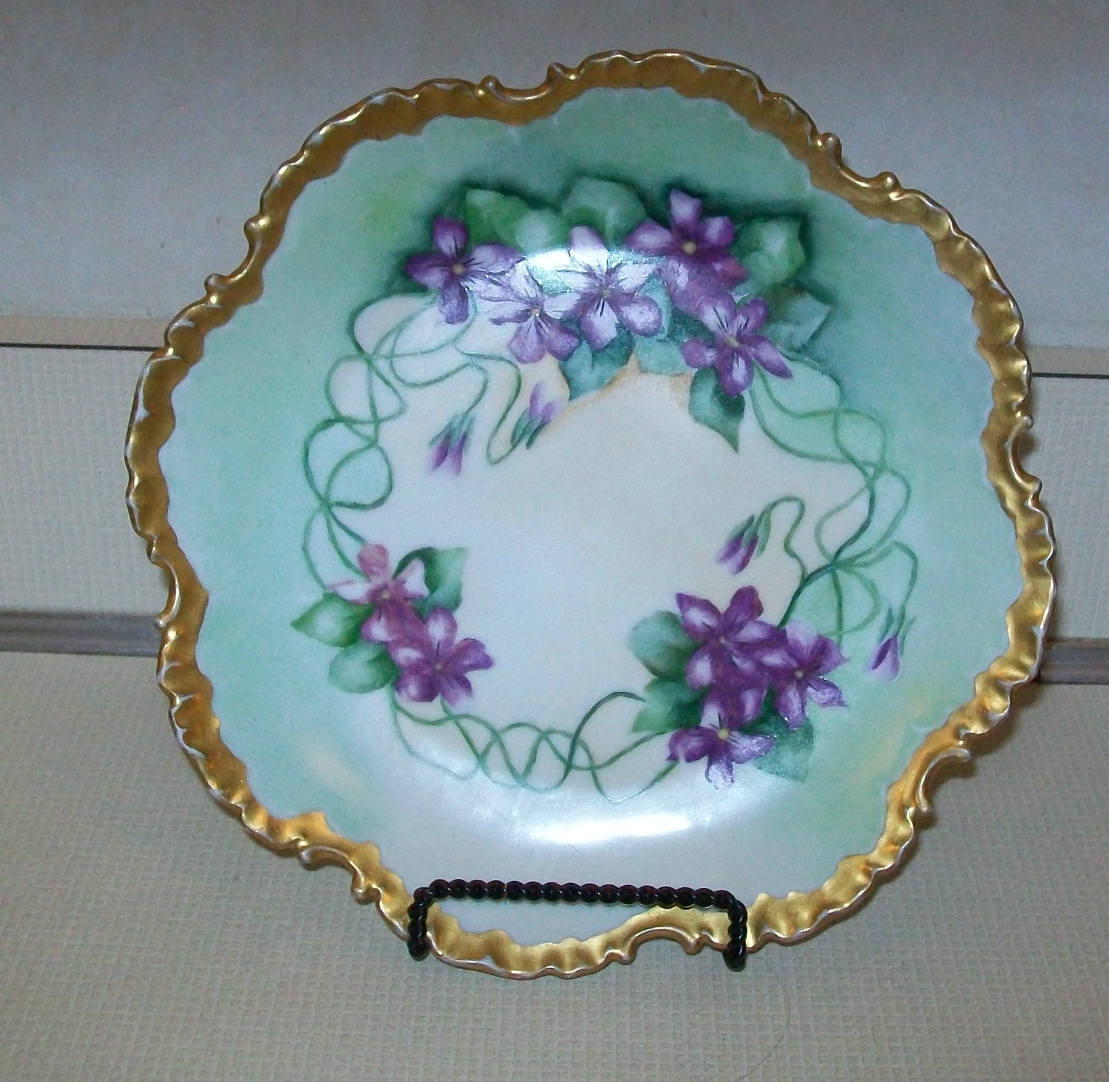 RC Rosenthal Monbijou Bavaria Violets Green Foliage Scalloped Gold Gilt Plate RC Rosenthal Monbijou Bavaria Violets Green Foliage Scalloped Gold Gilt Plate